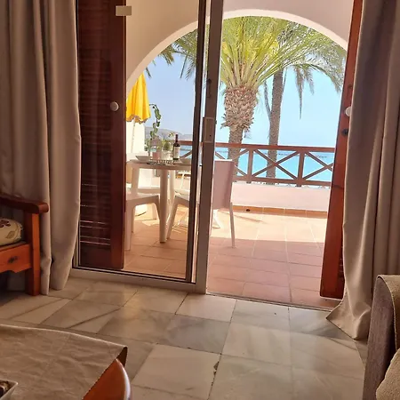 First Sealine Duplex No 6 Directly At The Sea And Beach, Heated Pool, Wifi, Terrace *
